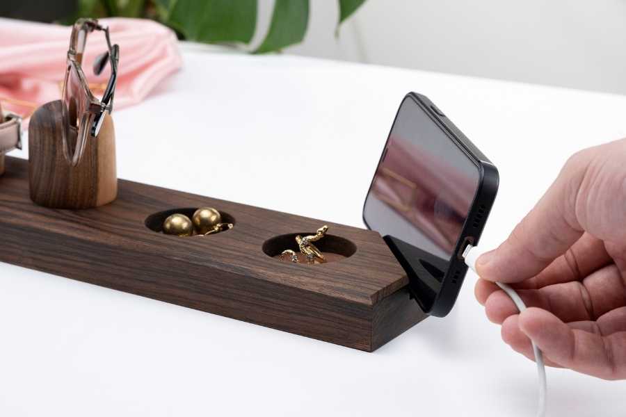 Wooden Docking Station for Women