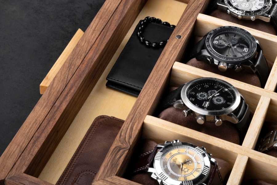 Walnut Watch Box with Glass Lid (8-10-12-15 Slots)